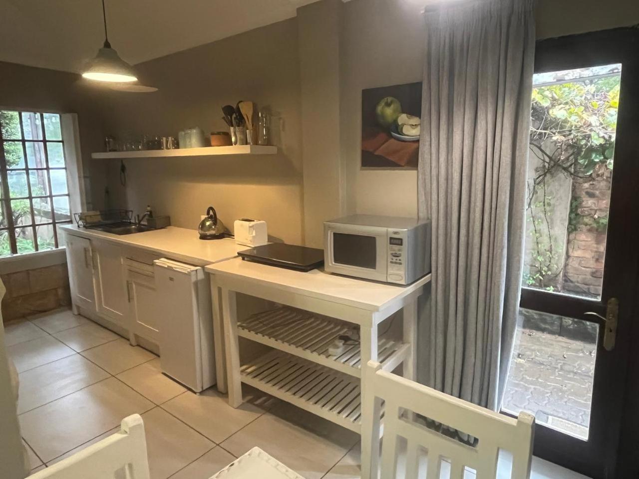 By The Way Guesthouse Clarens Esterno foto